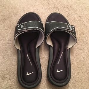 NIKE Memory Foam Slides